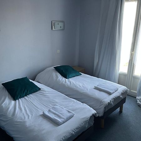 Hotel Le Lyon Vert Commentry المظهر الخارجي الصورة