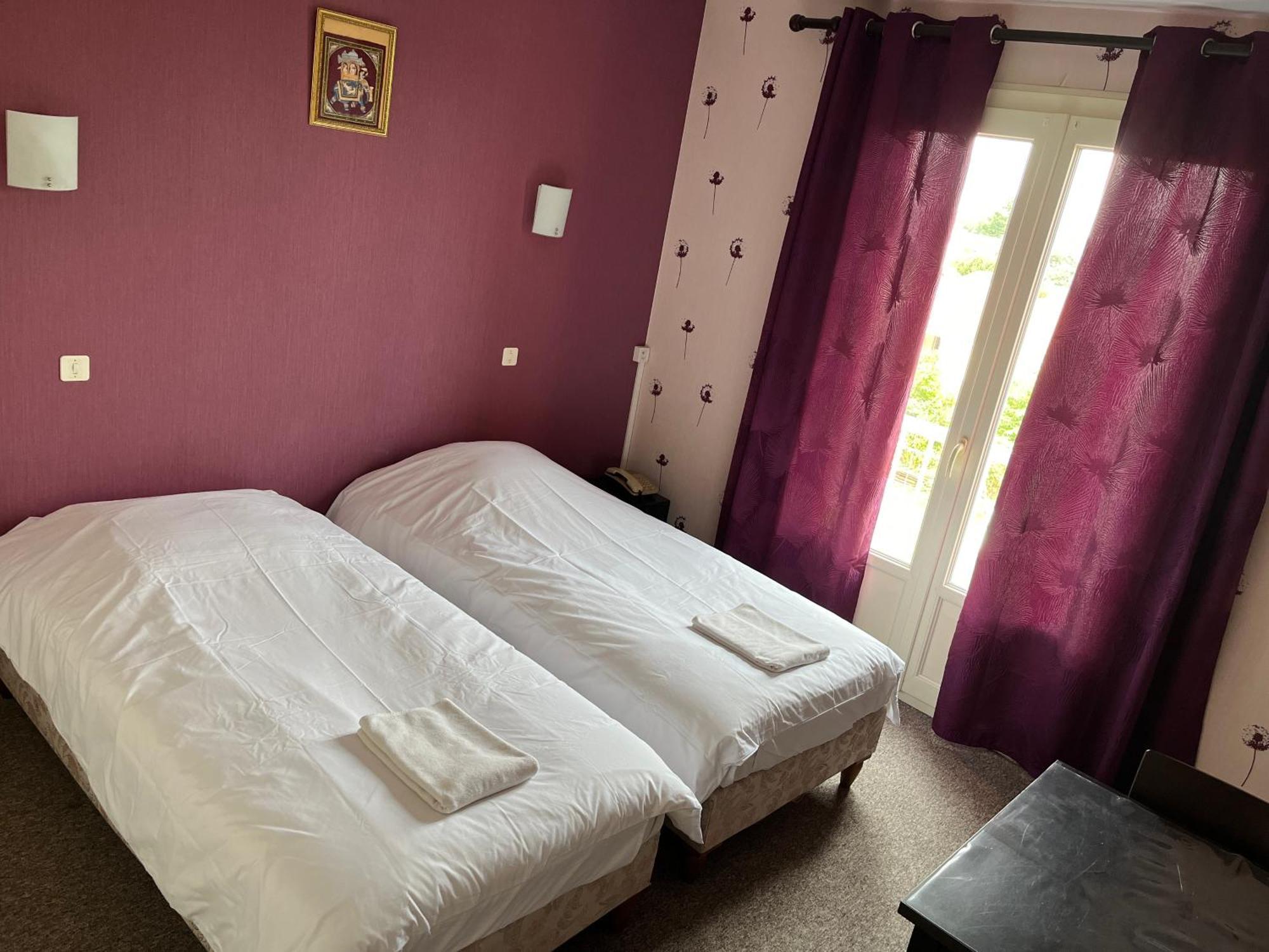 Hotel Le Lyon Vert Commentry المظهر الخارجي الصورة