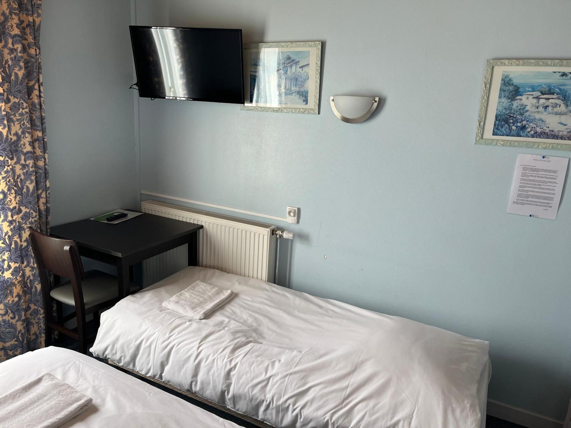 Hotel Le Lyon Vert Commentry المظهر الخارجي الصورة