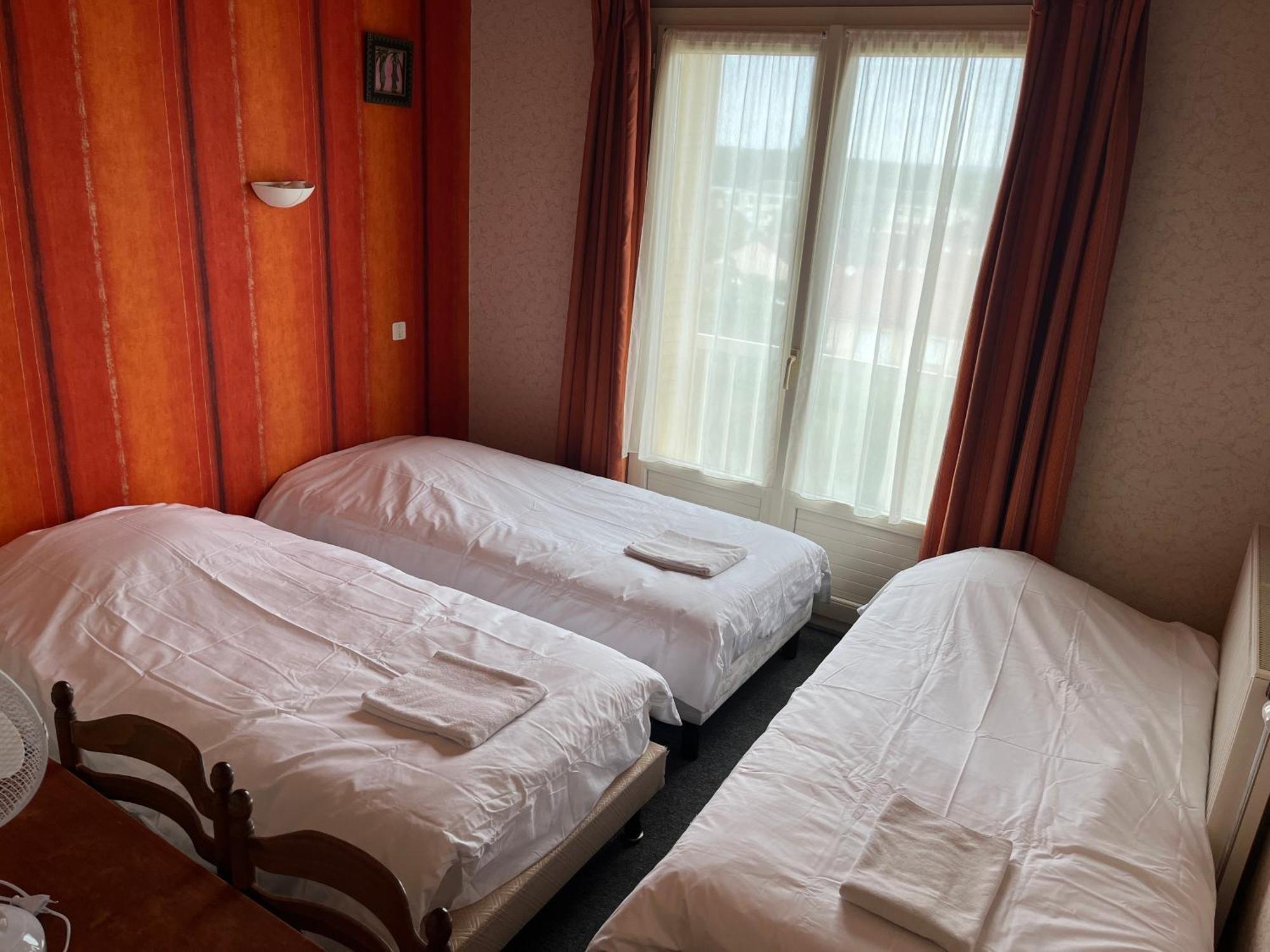 Hotel Le Lyon Vert Commentry المظهر الخارجي الصورة