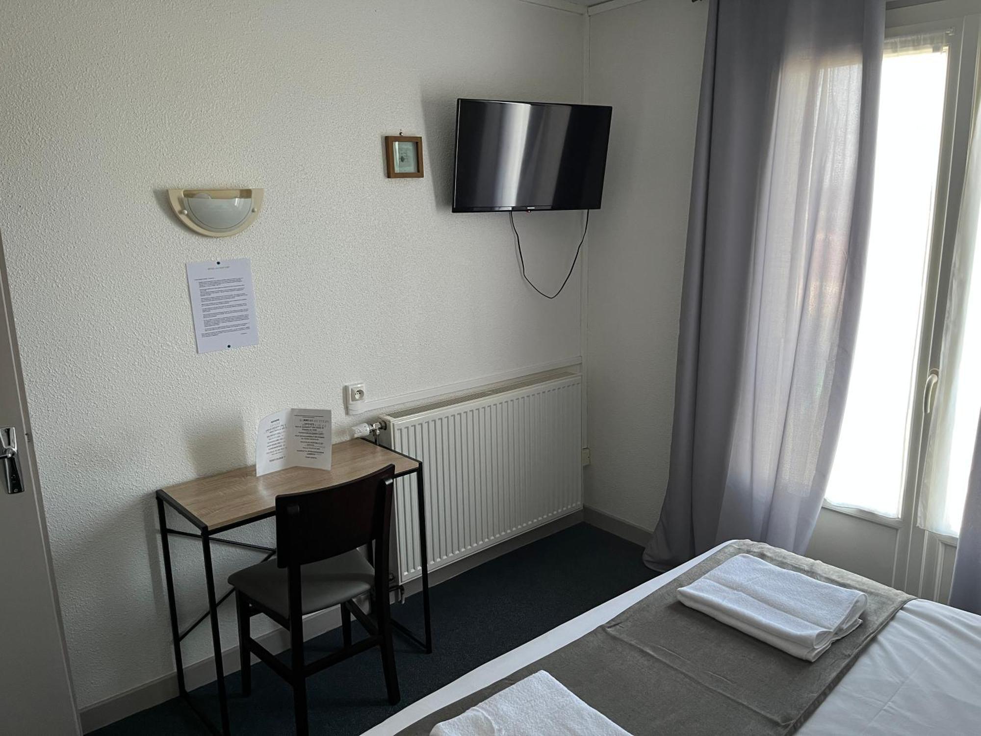 Hotel Le Lyon Vert Commentry المظهر الخارجي الصورة