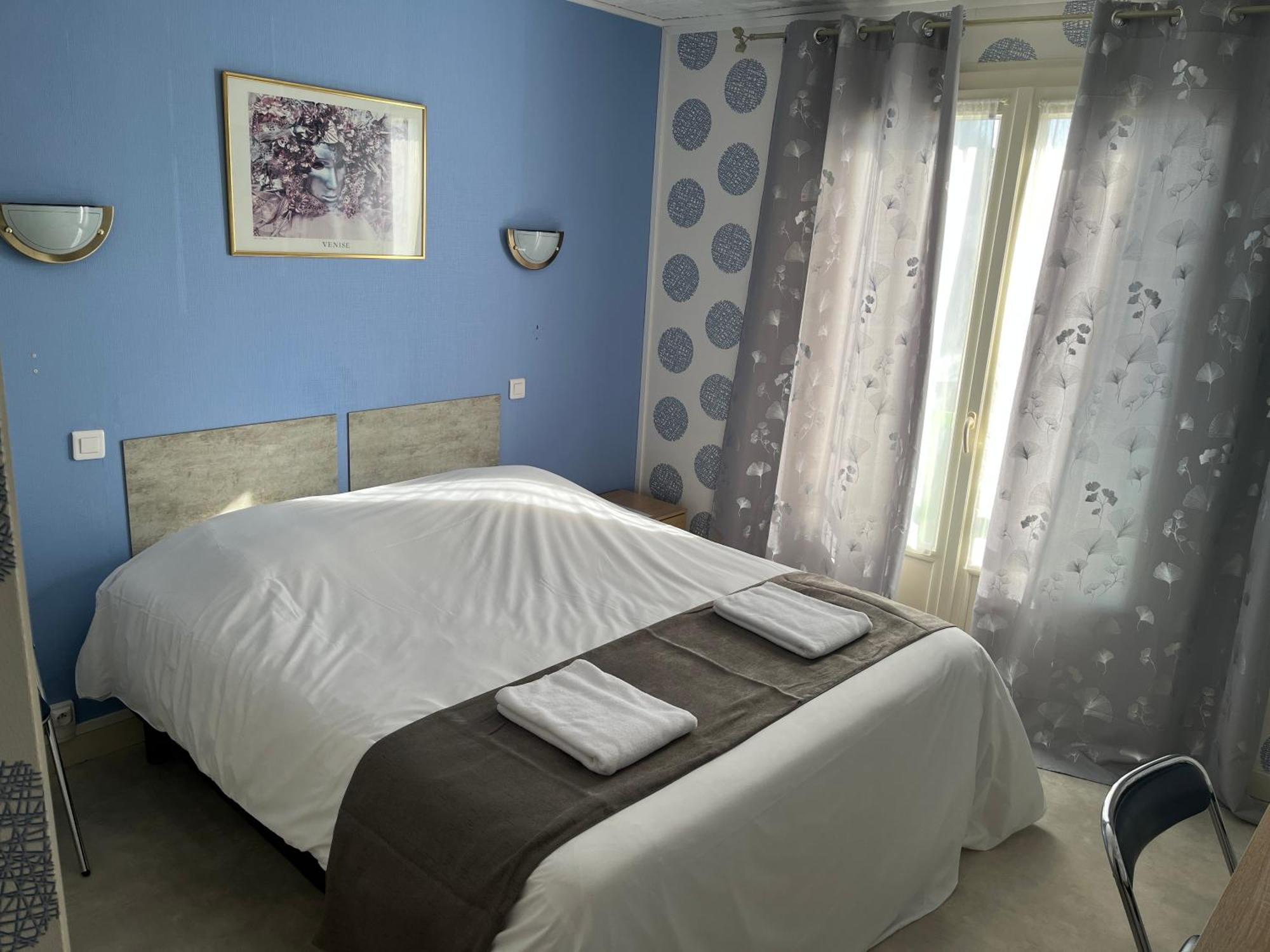 Hotel Le Lyon Vert Commentry المظهر الخارجي الصورة