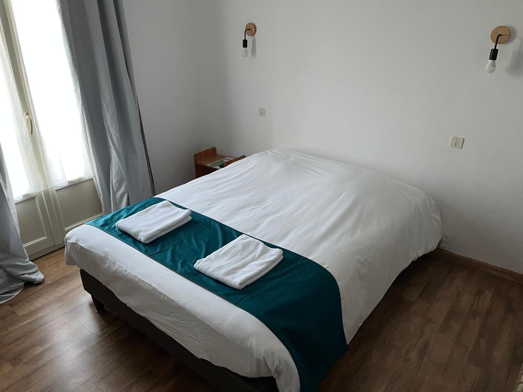Hotel Le Lyon Vert Commentry المظهر الخارجي الصورة