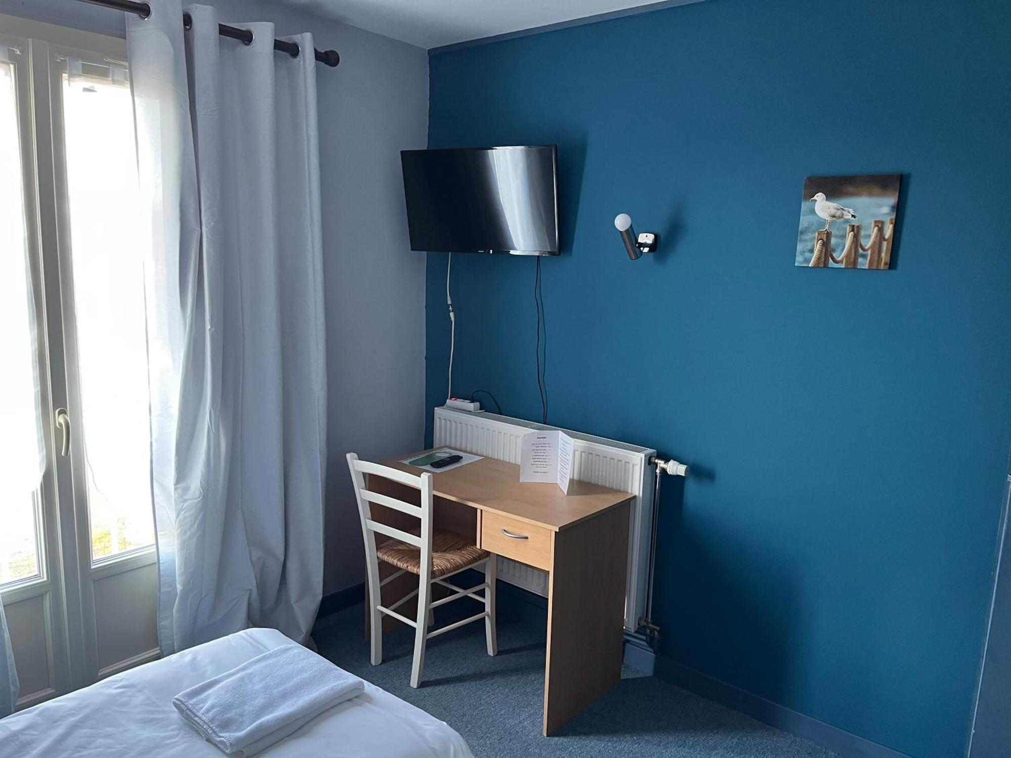 Hotel Le Lyon Vert Commentry المظهر الخارجي الصورة