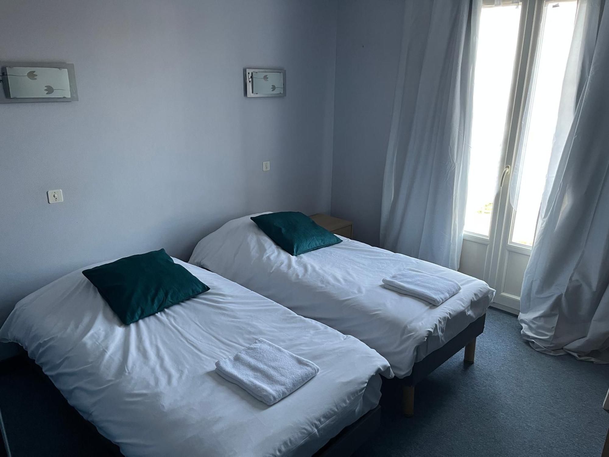 Hotel Le Lyon Vert Commentry المظهر الخارجي الصورة