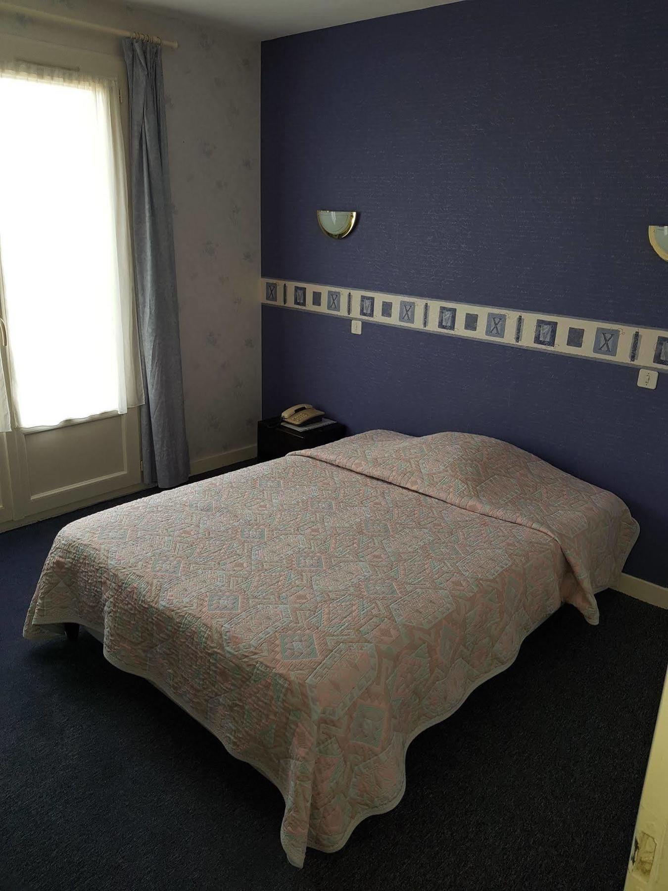 Hotel Le Lyon Vert Commentry المظهر الخارجي الصورة