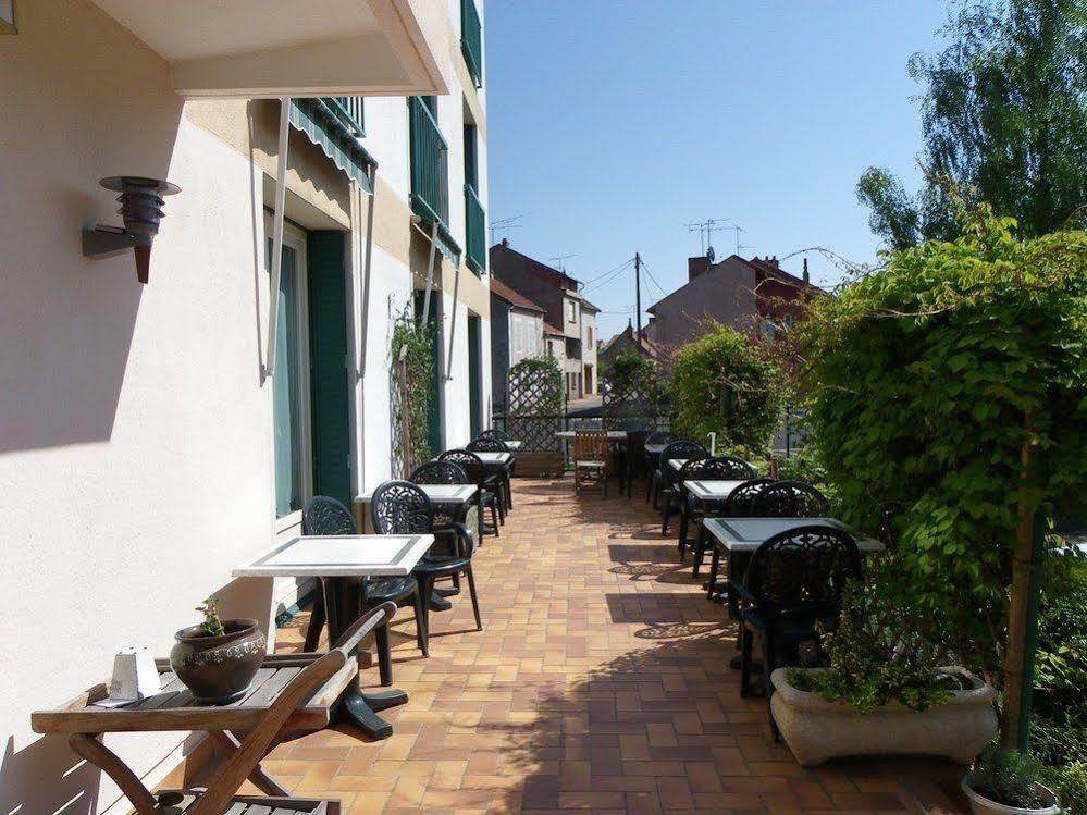 Hotel Le Lyon Vert Commentry المظهر الخارجي الصورة